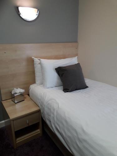 Cambridge Hotel Waterfront Brighouse Kültér fotó