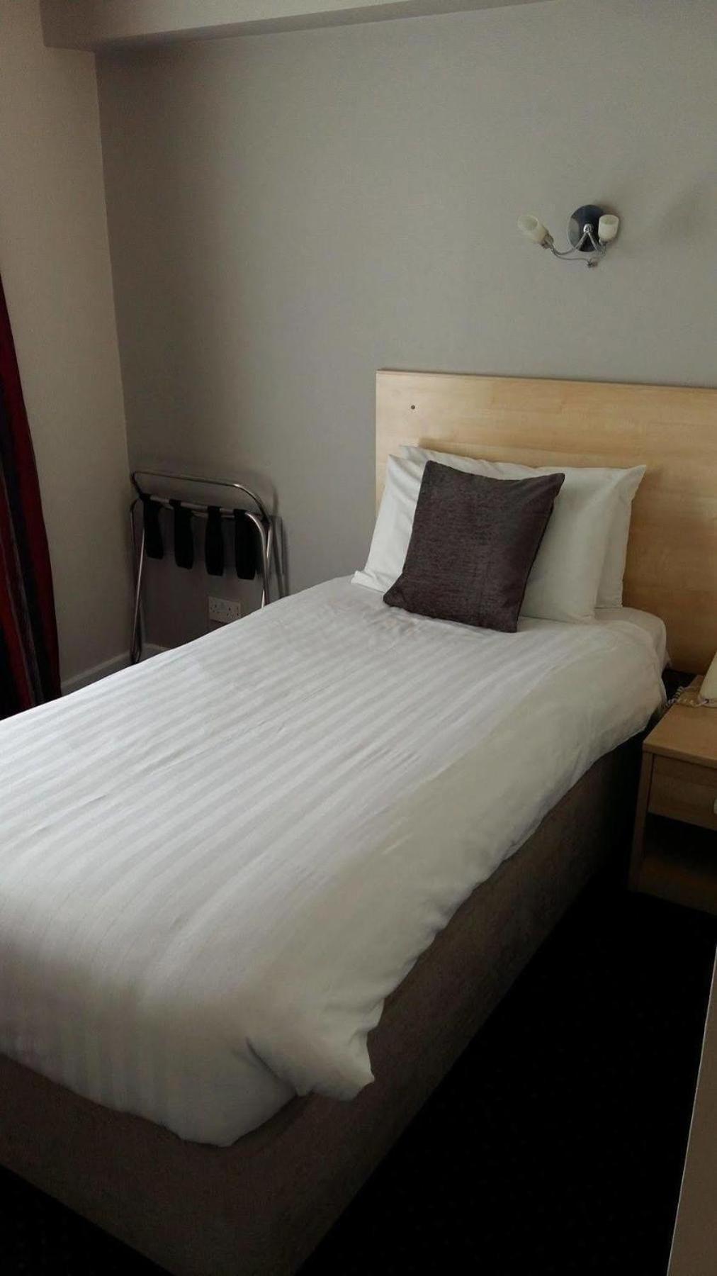 Cambridge Hotel Waterfront Brighouse Kültér fotó